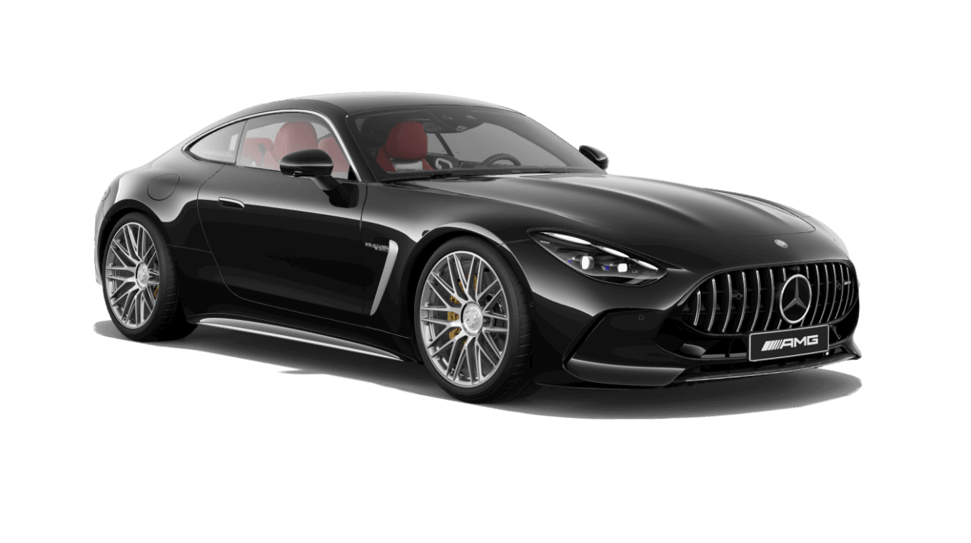 검은색 메르세데스-AMG GT 쿠페 앞측면, 세로 그릴과 빨간 실내가 보이는 흰 배경 이미지