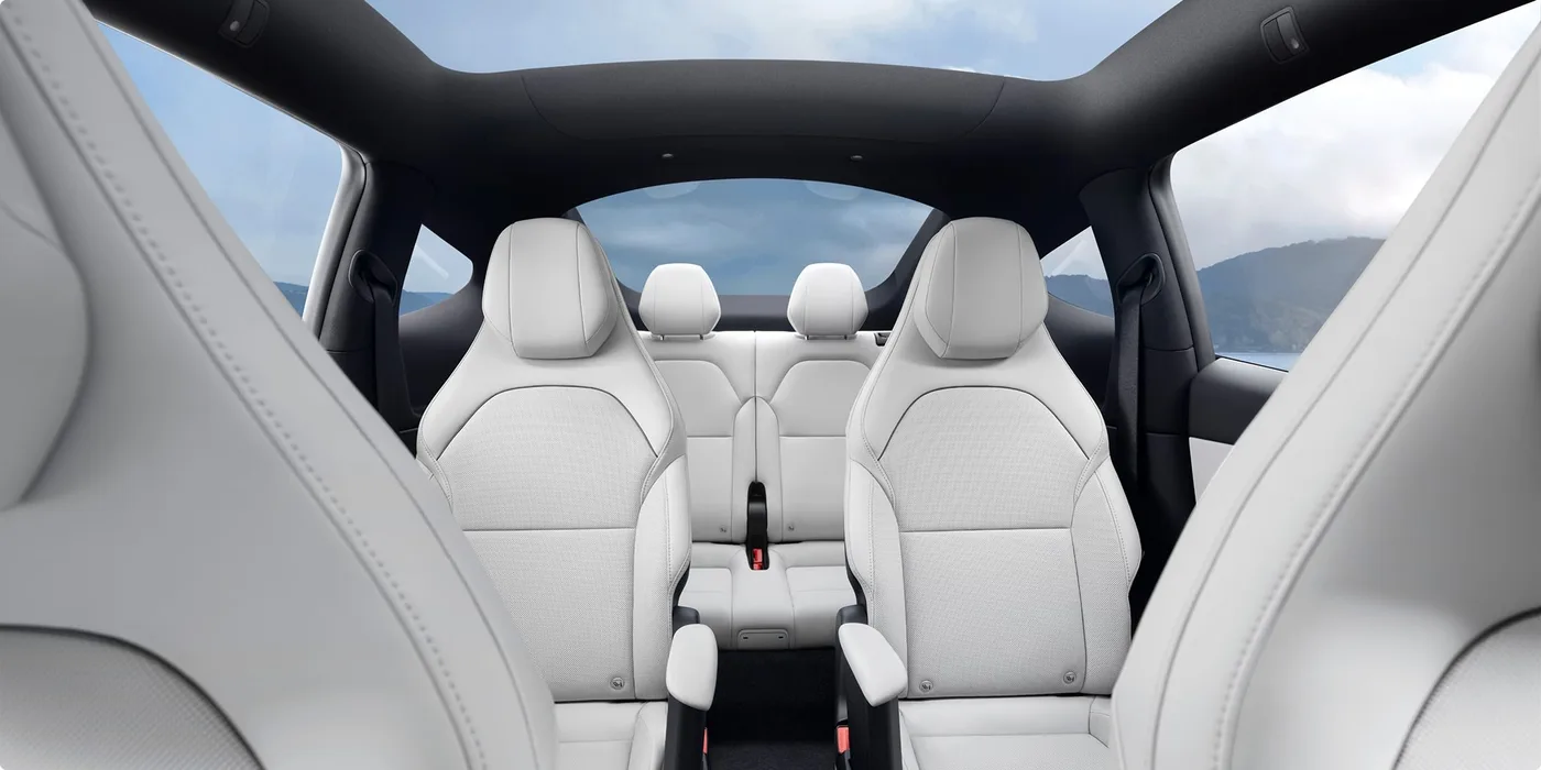 Model Y L의 2열 독립 좌석과 3열 구성
